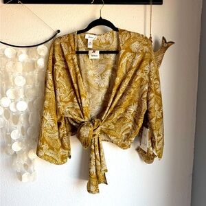 Golden Boho Printed Flowy Kimono. Size Medium. NWT.